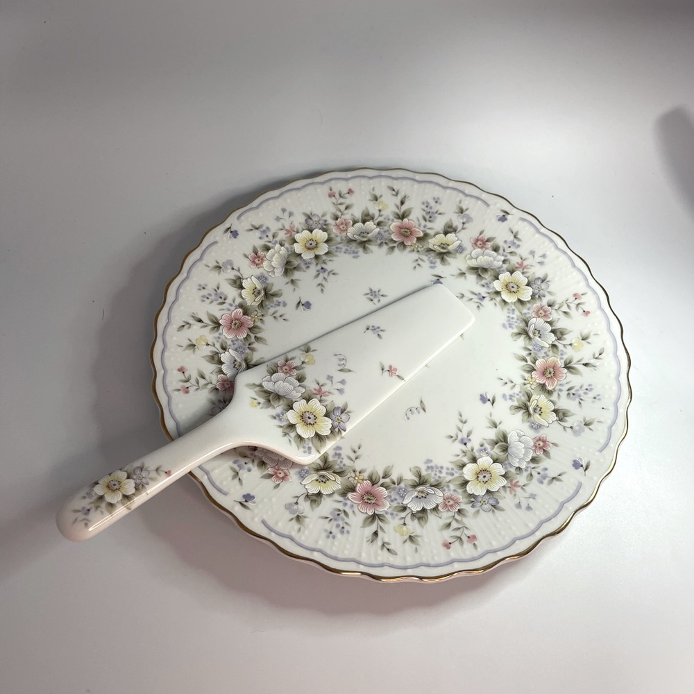 Andrea by Sadek Floral Cake Platter and Server